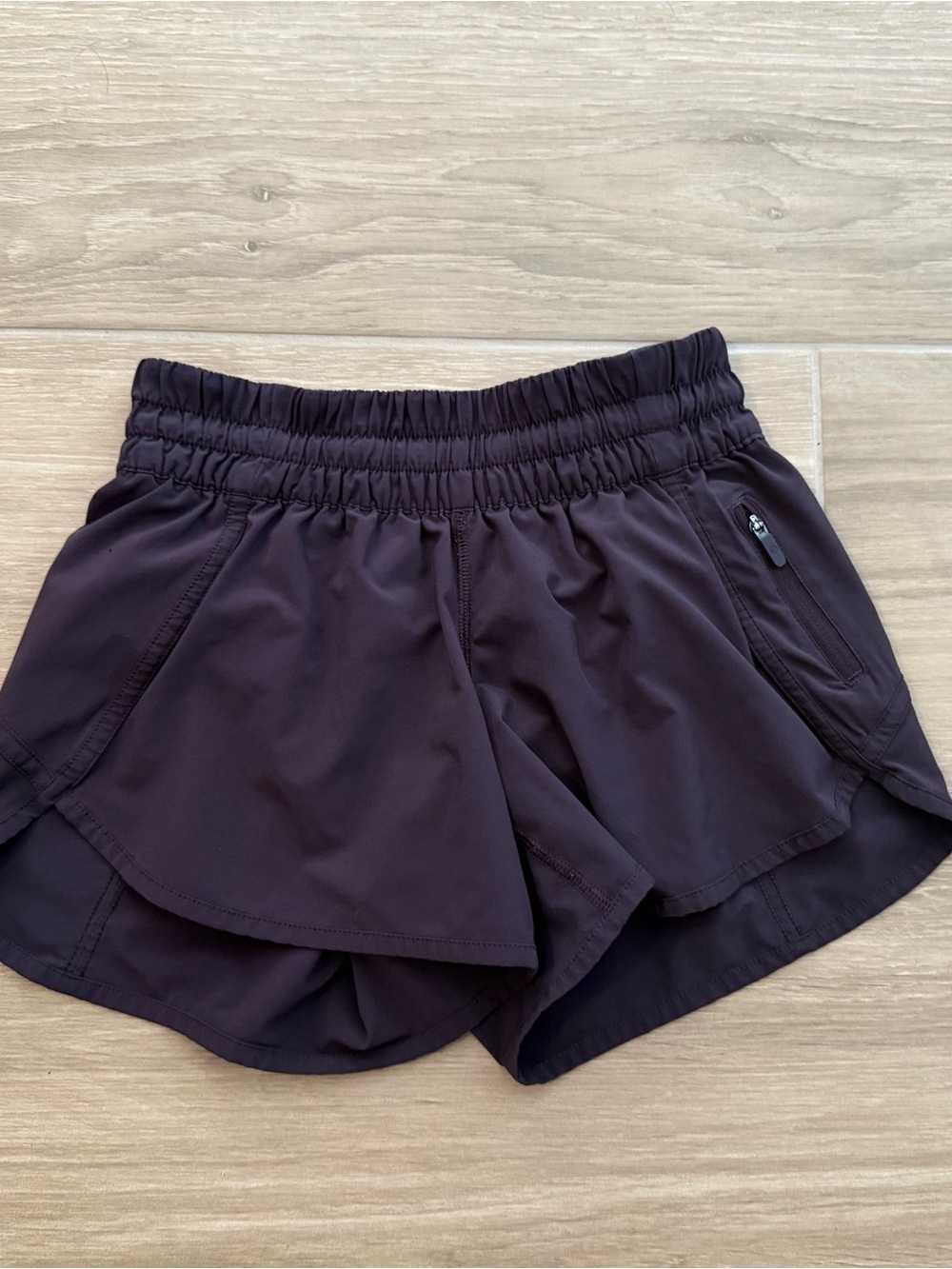 Lululemon Tracker Short 4" in Pelt (dark purple)